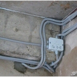 Прокладка кабеля в гофре